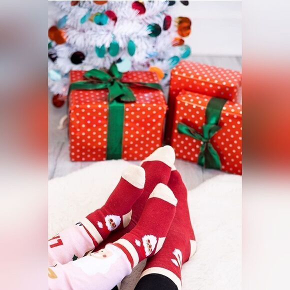 New Pearhead Parent and Baby Christmas Santa Sock Set - Picture 3 of 4